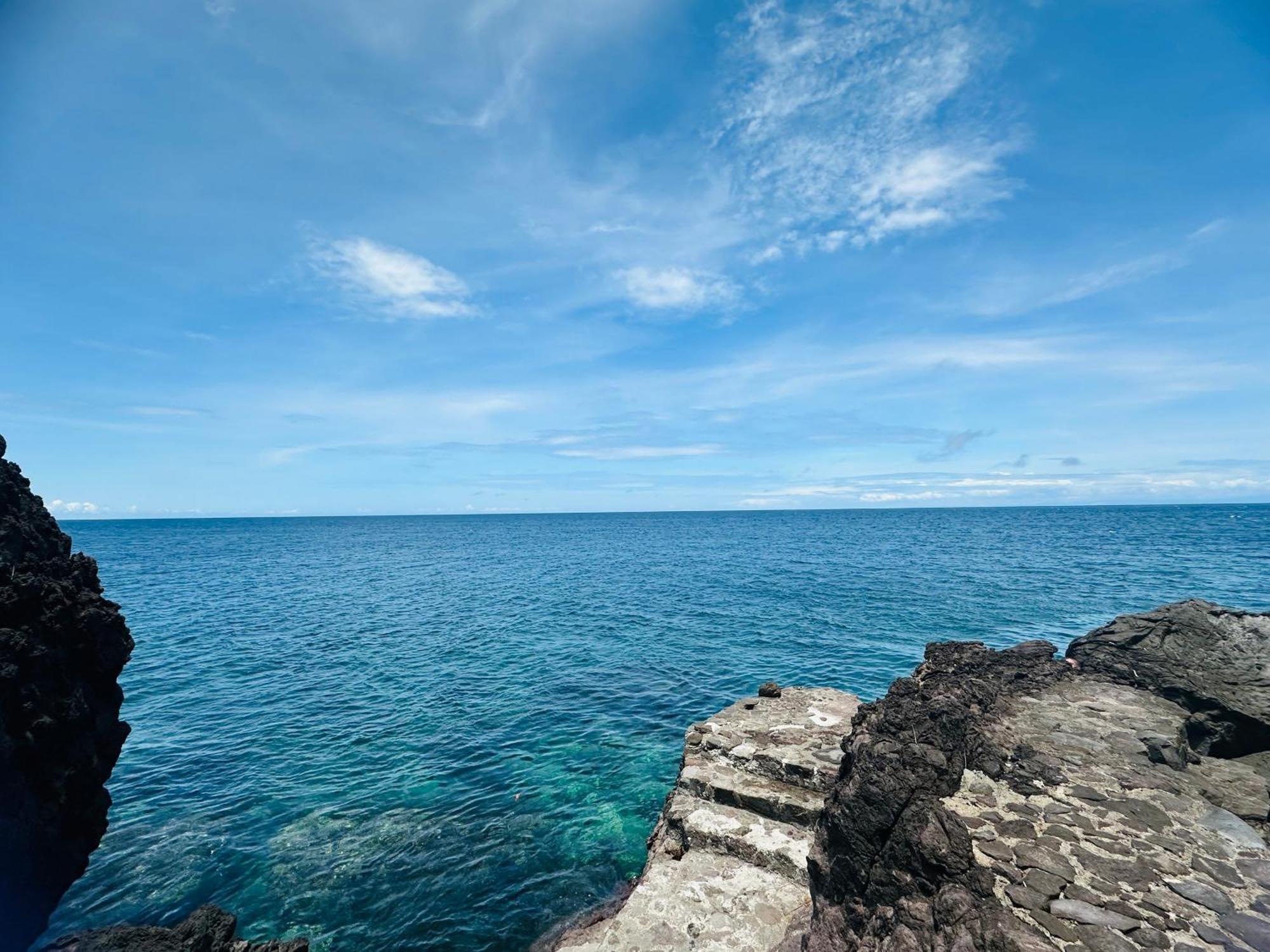 Tongatok Cliff Resort Мамбахао Экстерьер фото