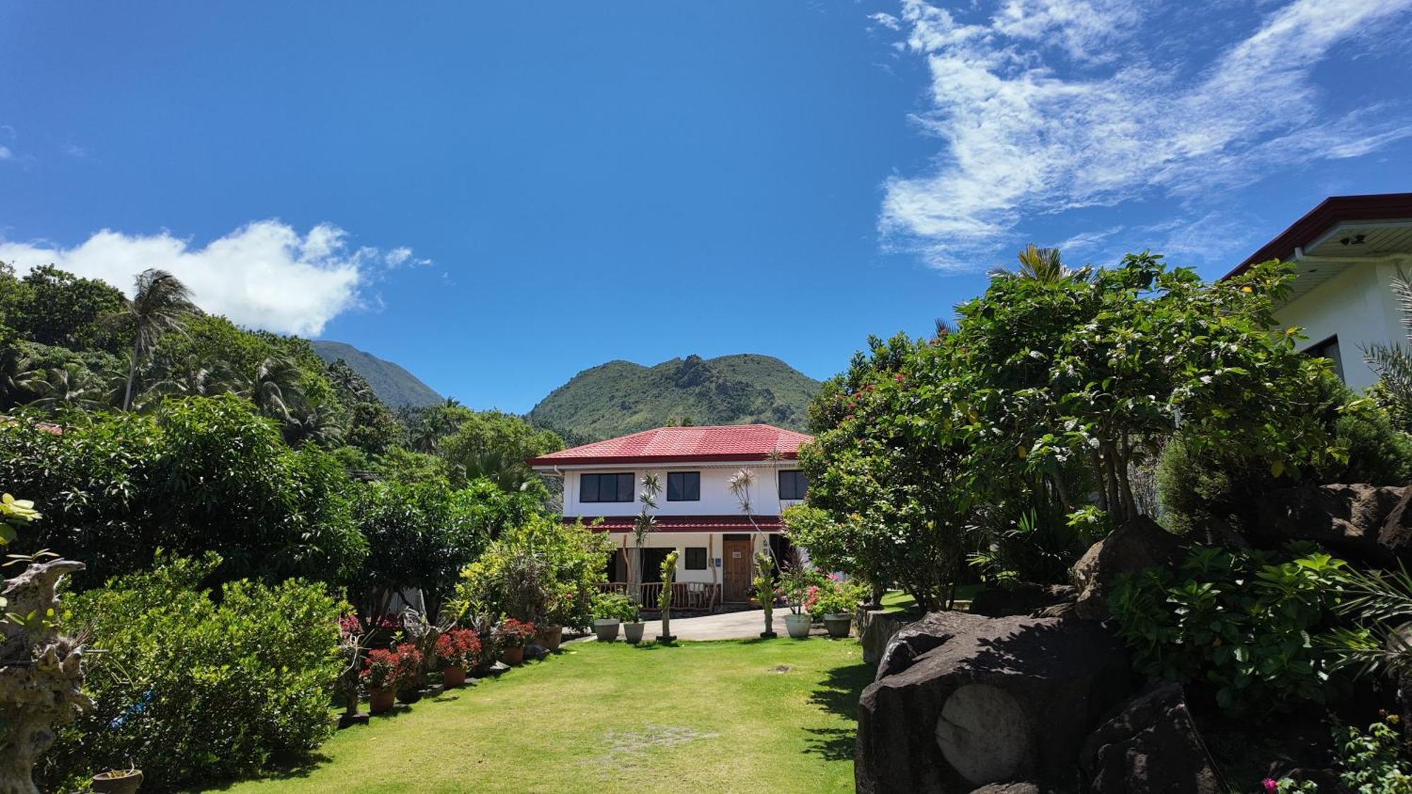 Tongatok Cliff Resort Мамбахао Экстерьер фото